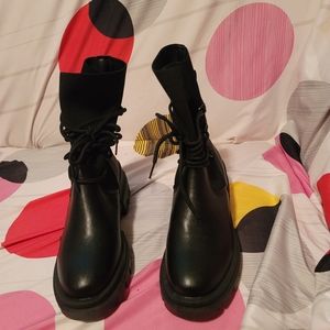 Black boots sz 6